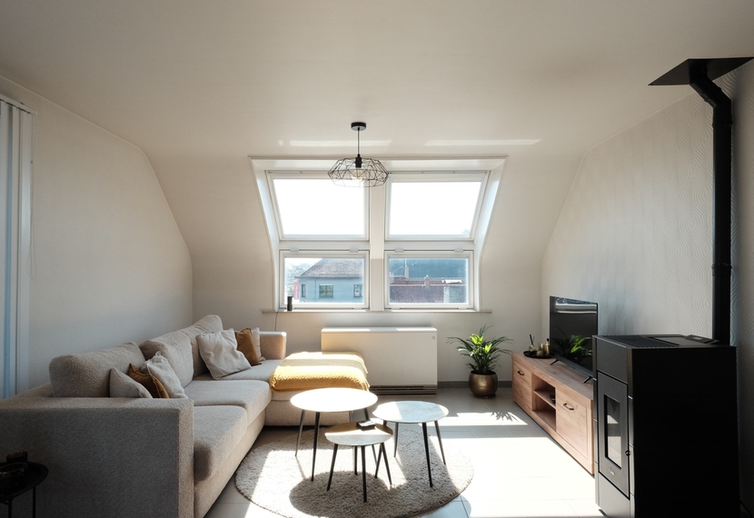 Gezellig dakappartement met 2 slaapkamers, terras en garage te Roeselare