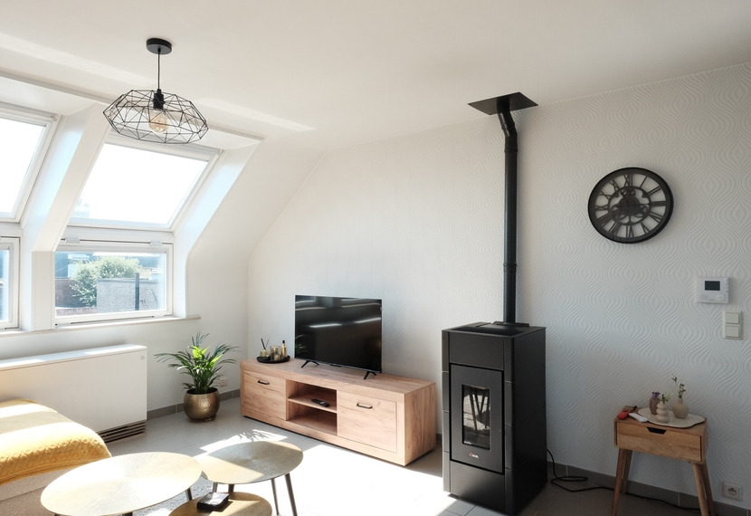 Gezellig dakappartement met 2 slaapkamers, terras en garage te Roeselare