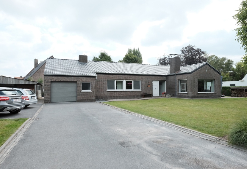 Alleenstaande gelijkvloerse woning op ruim perceel van 1.748 m² in Hooglede