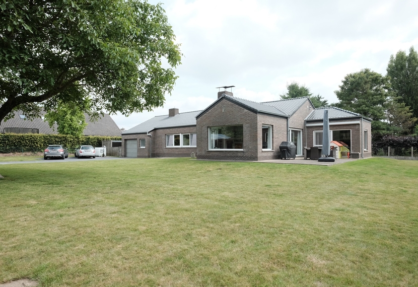 Alleenstaande gelijkvloerse woning op ruim perceel van 1.748 m² in Hooglede
