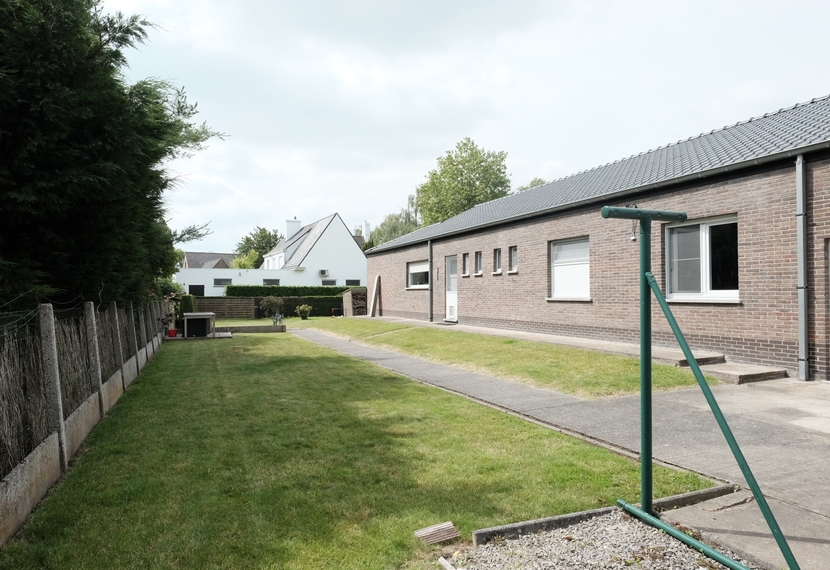 Alleenstaande gelijkvloerse woning op ruim perceel van 1.748 m² in Hooglede