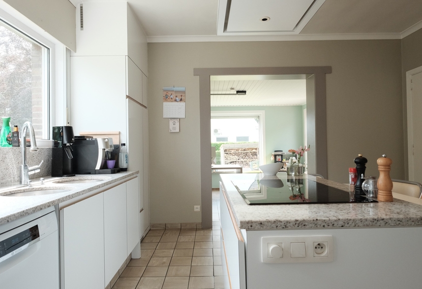 Alleenstaande gelijkvloerse woning op ruim perceel van 1.748 m² in Hooglede