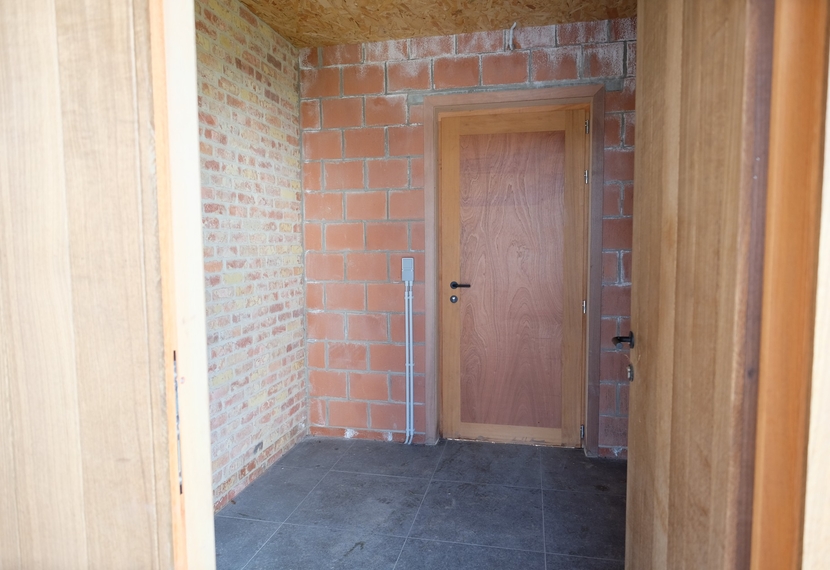 Energiezuinige halfopen BEN-woning met 3 slaapkamers, tuin en carport in Hooglede