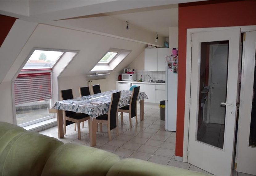 Instapklaar dakappartement met terras en autostandplaats in Ardooie