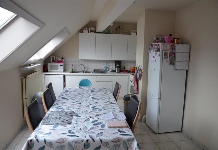Instapklaar dakappartement met terras en autostandplaats in Ardooie