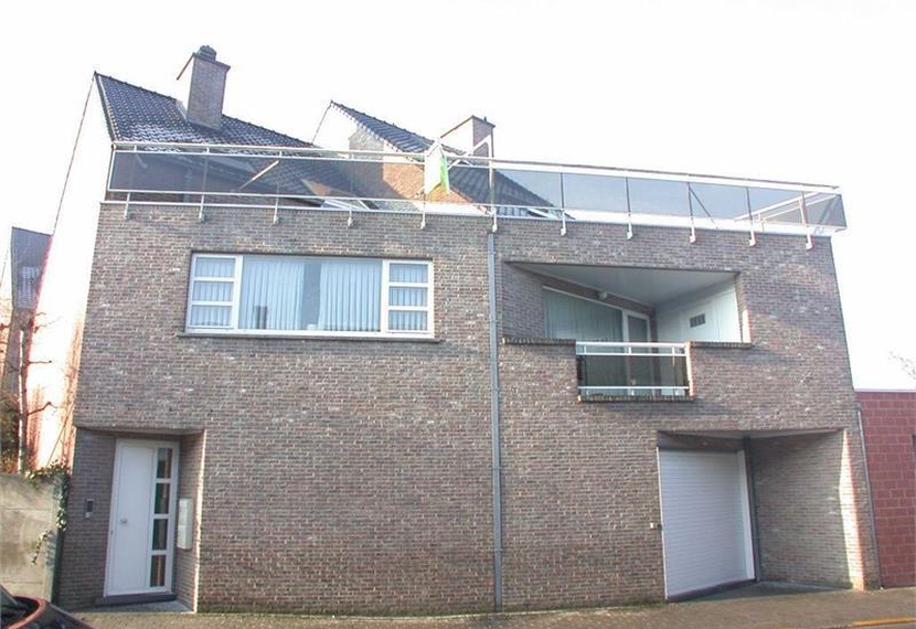 Instapklaar dakappartement met terras en autostandplaats in Ardooie