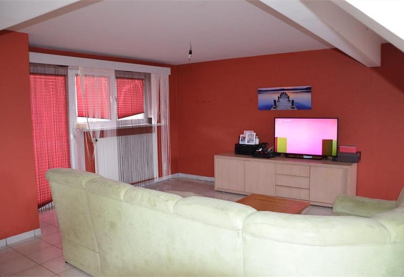 Instapklaar dakappartement met terras en autostandplaats in Ardooie