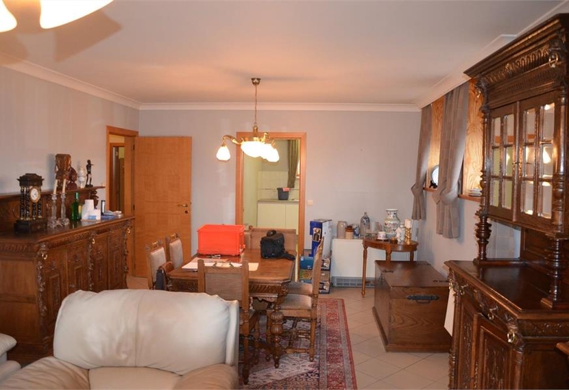 Te huur: ruim appartement van ca. 106 m² met 2 slaapkamers, terras en garage in Asper