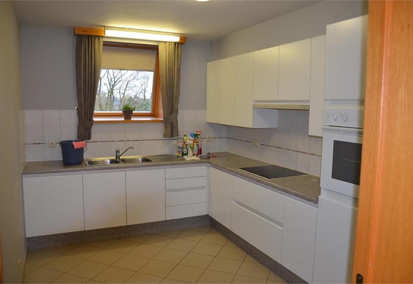 Te huur: ruim appartement van ca. 106 m² met 2 slaapkamers, terras en garage in Asper