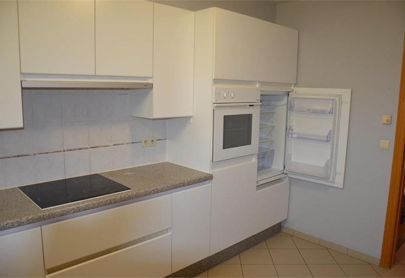Te huur: ruim appartement van ca. 106 m² met 2 slaapkamers, terras en garage in Asper