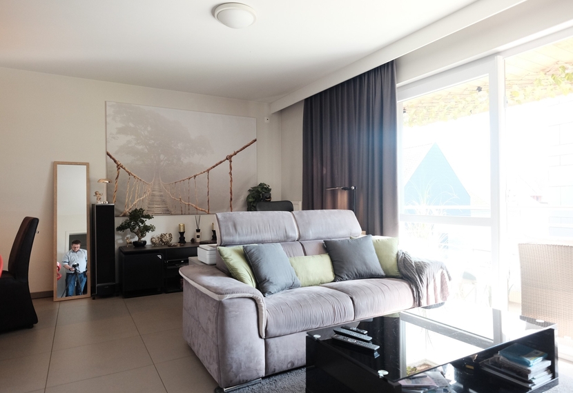 Instapklaar appartement met terras en parkeerplaats – ideale belegging in Izegem