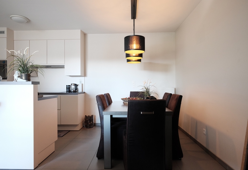 Instapklaar appartement met terras en parkeerplaats – ideale belegging in Izegem