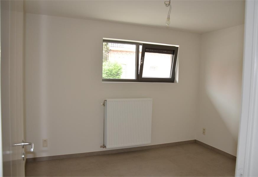 Gelijkvloers recent appartement met tuin.