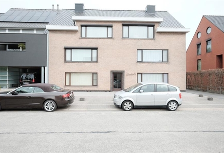 Centraal gelegen gelijkvloers 2-slaapkamerappartement — ideaal als starter of opbrengsteigendom
