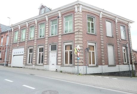 Karaktervol herenhuis met authentieke uitstraling op toplocatie in hartje Hooglede